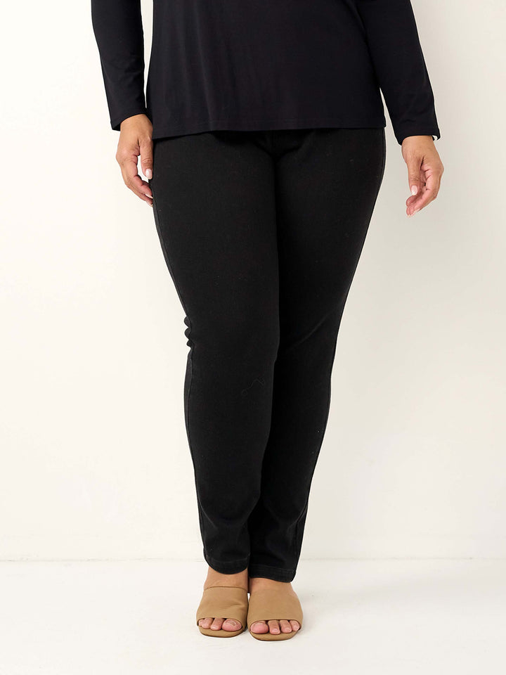 1100B Slim Leg Black Denim Stretch Jean