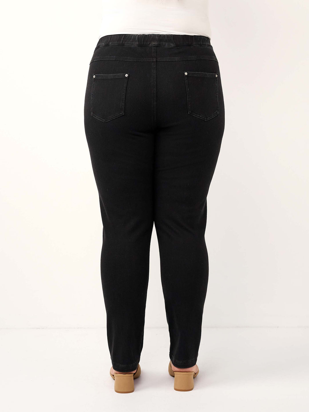 1100B Slim Leg Black Denim Stretch Jean