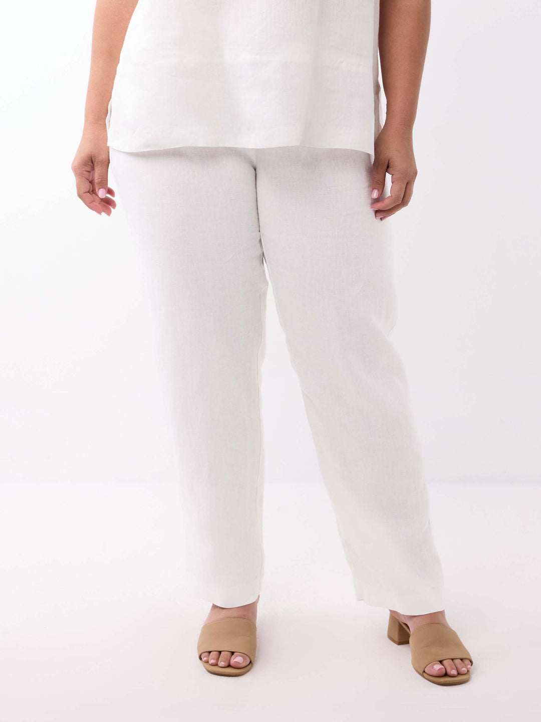A model wearing white regular leg linen trousers