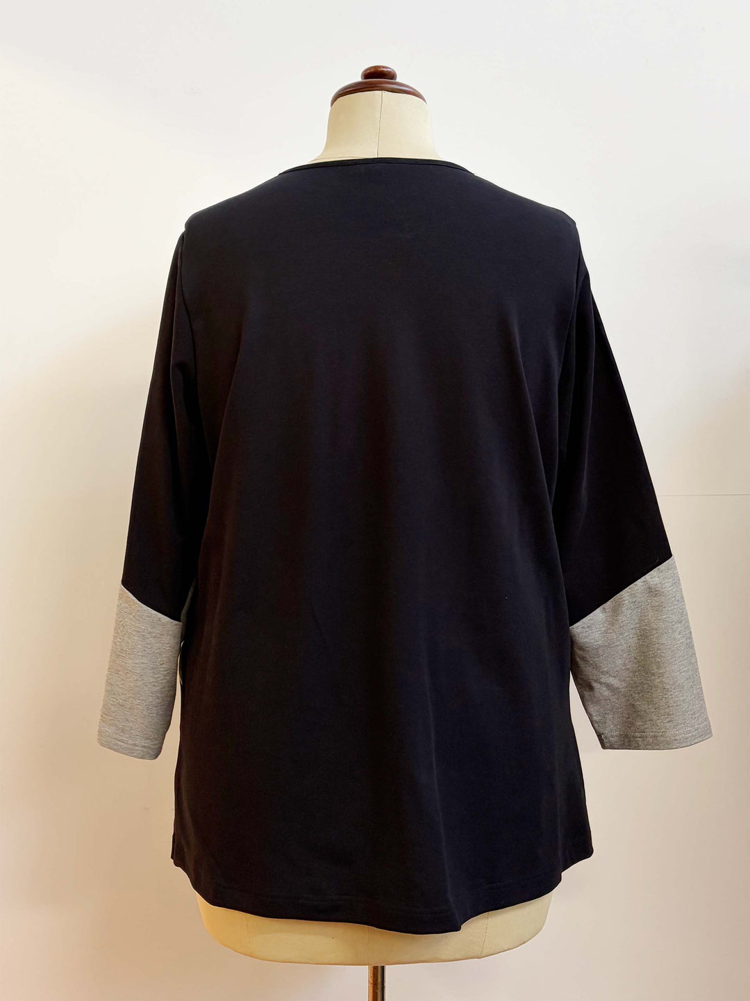 Contrast Colour Active Top - Black